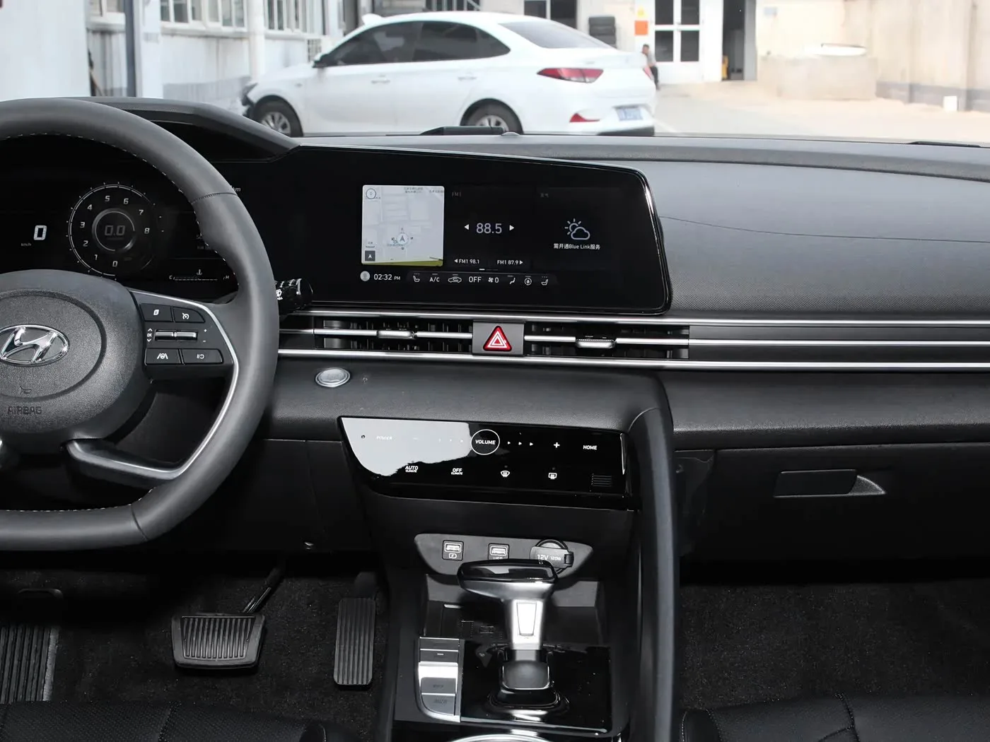 Hyundai Elantra — int_wheel