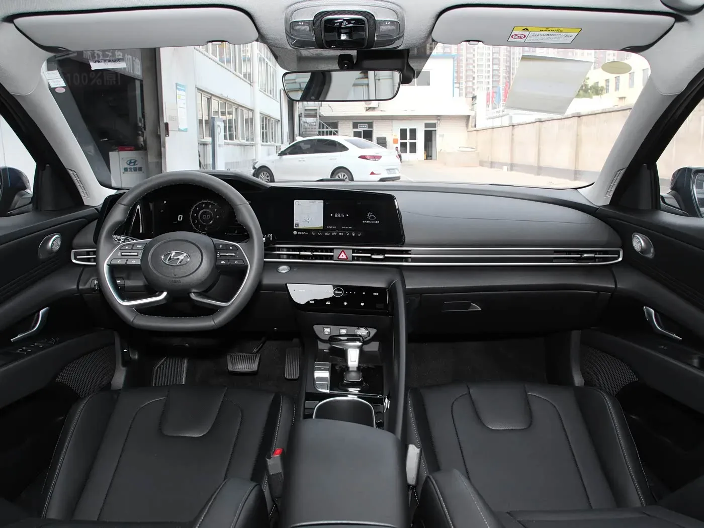 Hyundai Elantra — int_dash_wide